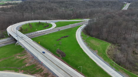 Daisy-Chain-Ausgangsrampen-Entlang-Der-Autobahn-Autobahn-Schnellstraße