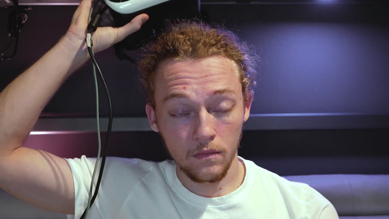 중독된 메타버스 청소년이 가상 세계를 종료한 후 눈 통증 세부 정보