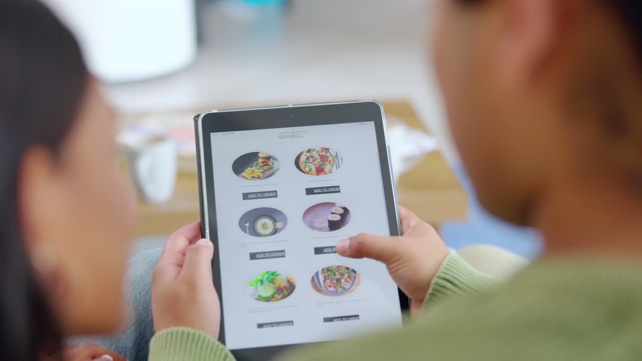 태블릿, 스크린 및 사람 순서