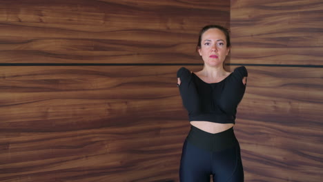 mujer preparándose para el entrenamiento