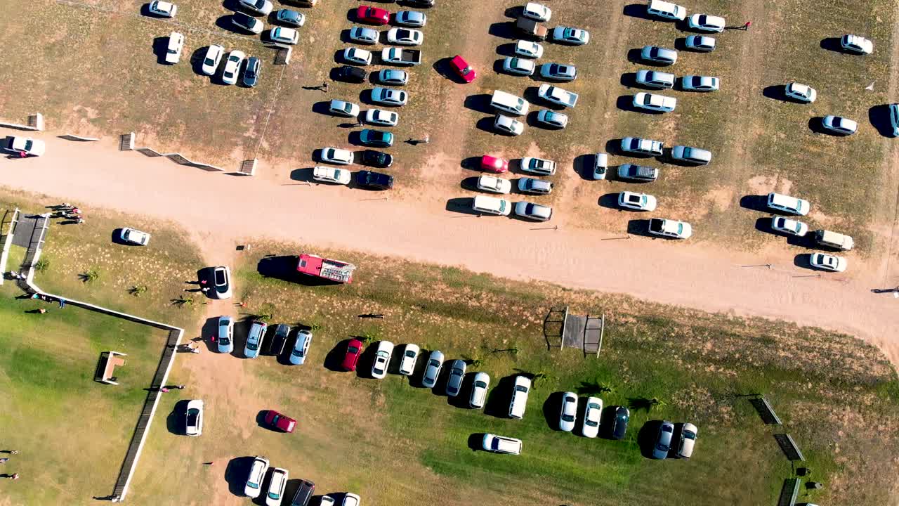 바 ⁇ 고 번화 한 주차장