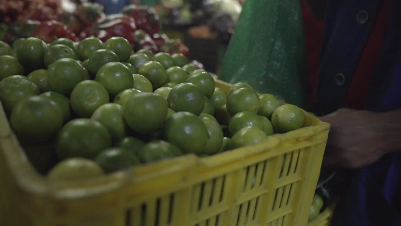 venta de limón en el mercado