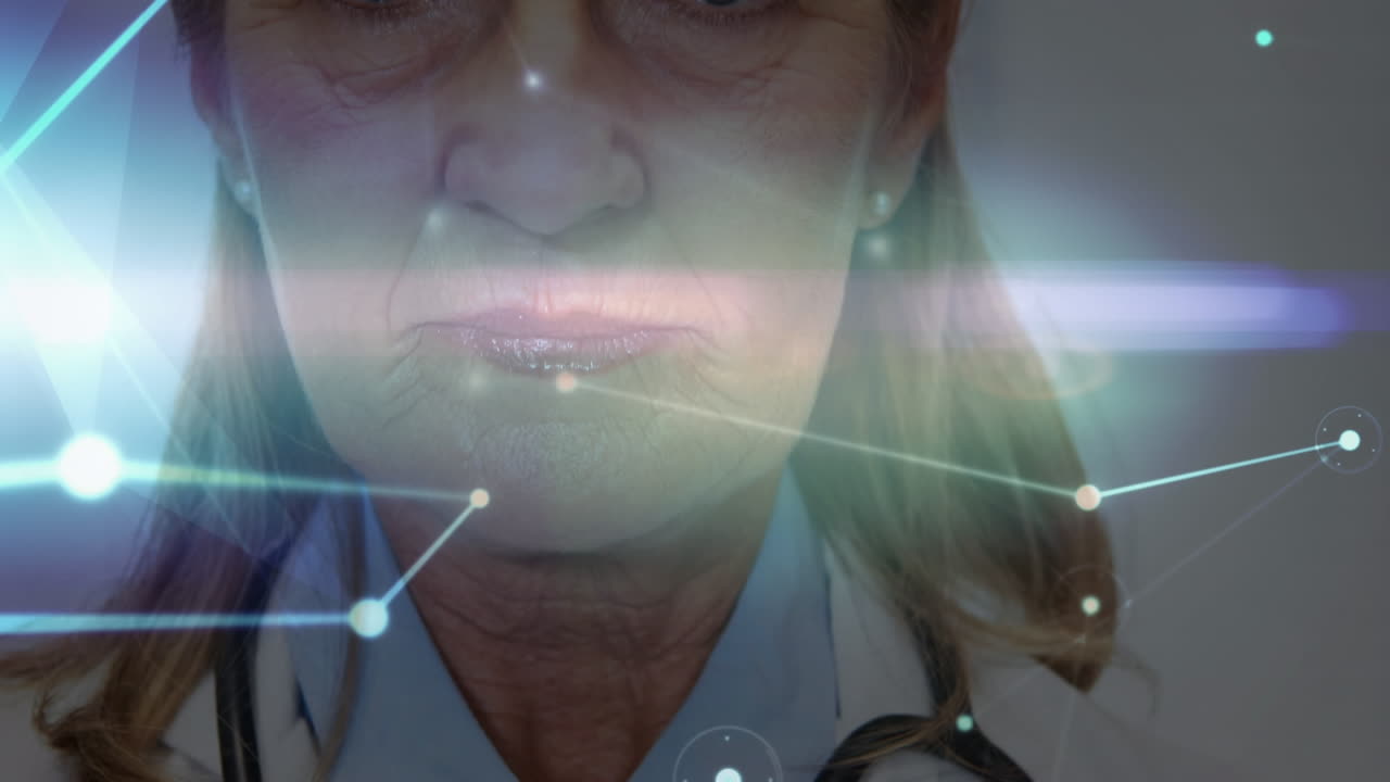 Animazione di rete di connessioni su dottoressa caucasica