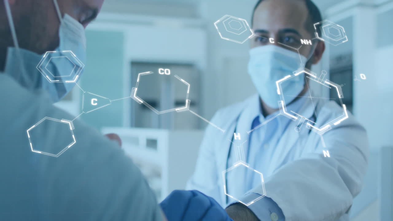 백신을 복용하는 환자와 함께 두 인종의 남성 의사에 대한 화학 공식의 애니메이션