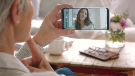 videollamada, teléfono y lenguaje de señas con la mujer