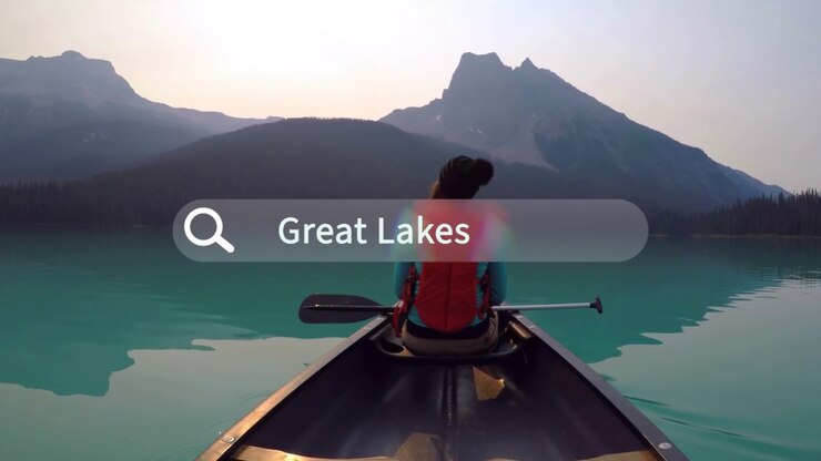 Interfaccia di ricerca digitale sovrapposta a filmati diversi di viaggi e lifestyle