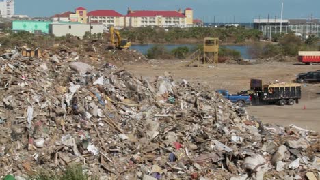 La-Basura-Se-Amontona-A-Raíz-De-La-Devastación-Del-Huracán-Ike-En-Galveston-Texas-3