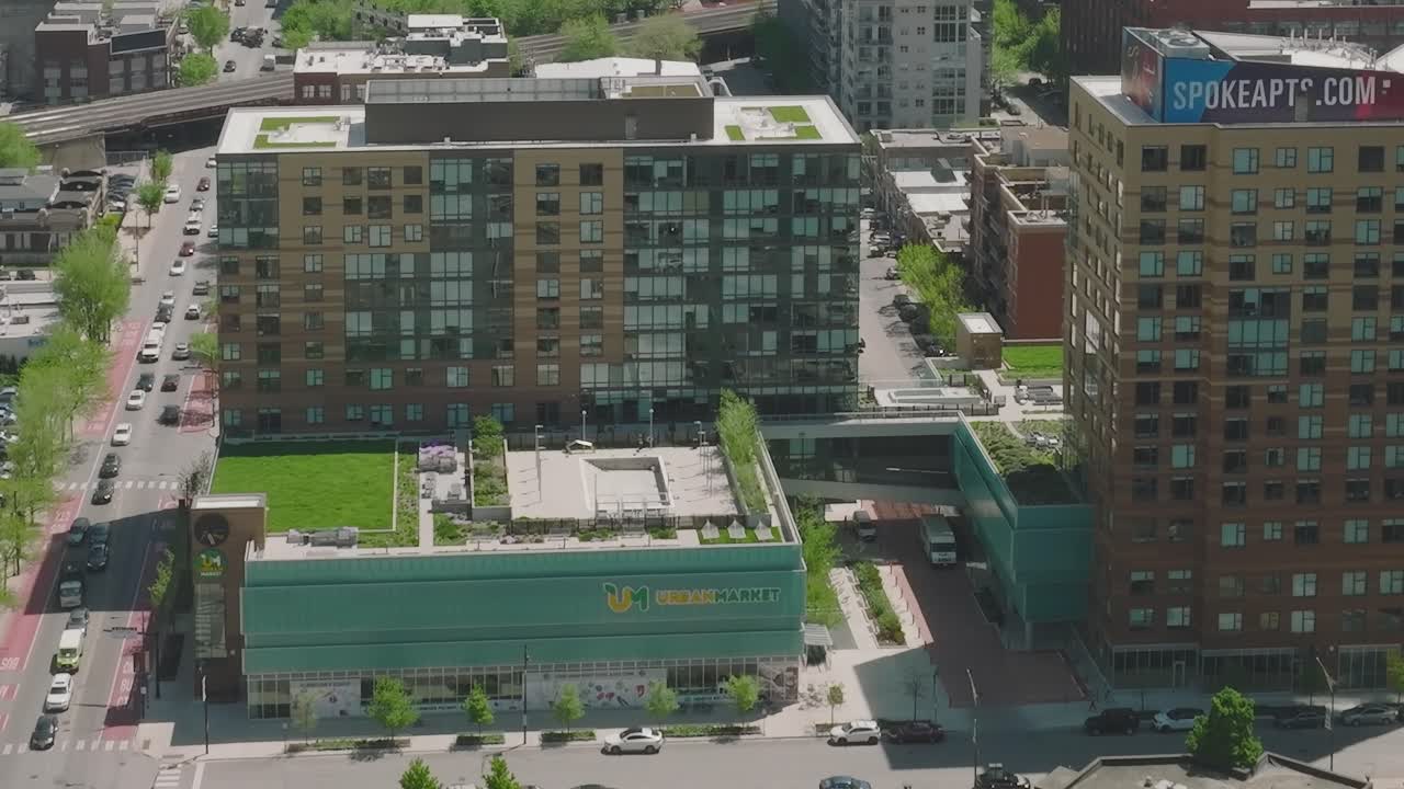 Aerial view of residential buildings and greenery in Chicago