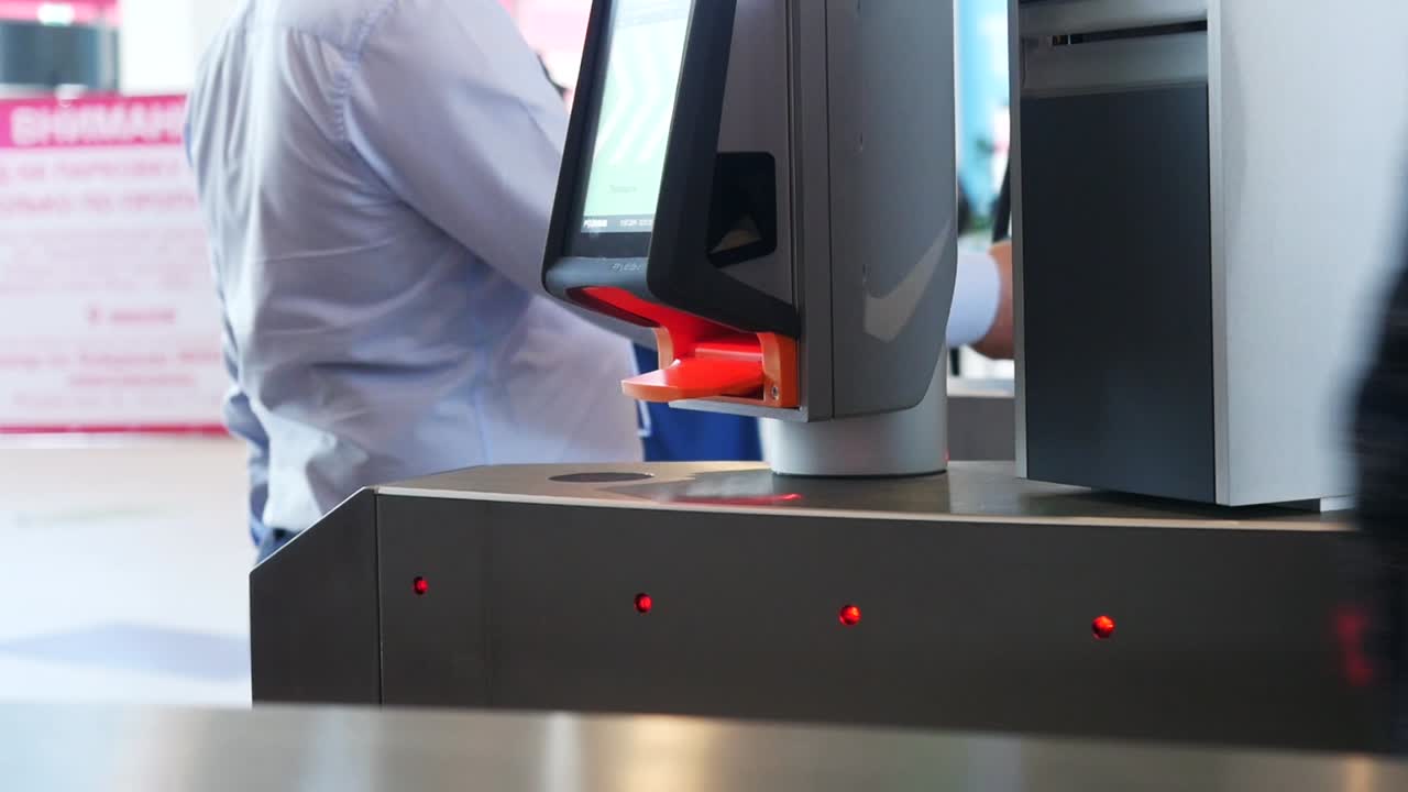 punto de control de seguridad del aeropuerto