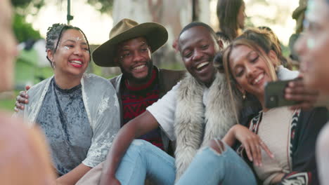 Park-festival,-friends-and-selfie-with-laugh