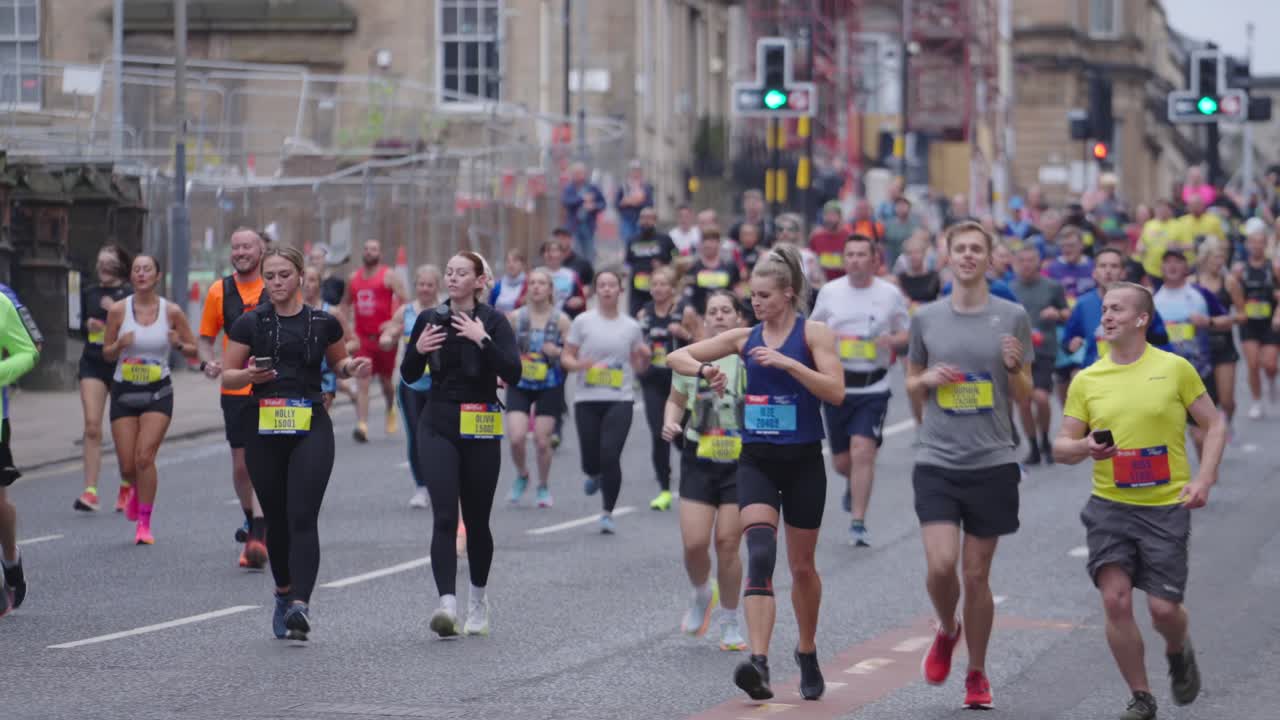 Slow motion scenery, running participants, city centre location