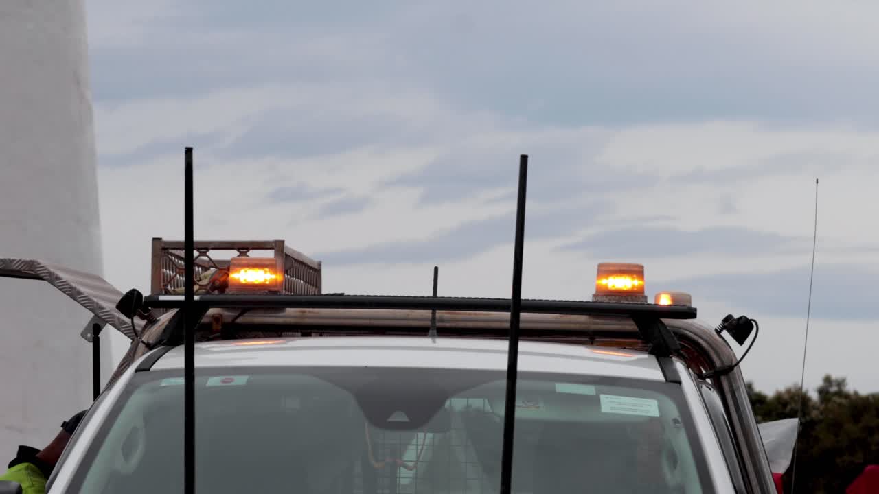 luz del techo del vehículo que parpadea en secuencia