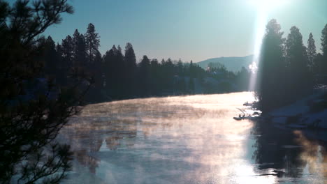Spokane,-Früher-Morgen-Am-Fluss,-Sonnenaufgang,-Enten,-Nebel,-Bäume,-Sonne,-Kalter,-Klarer-Winter,-Februar-2019