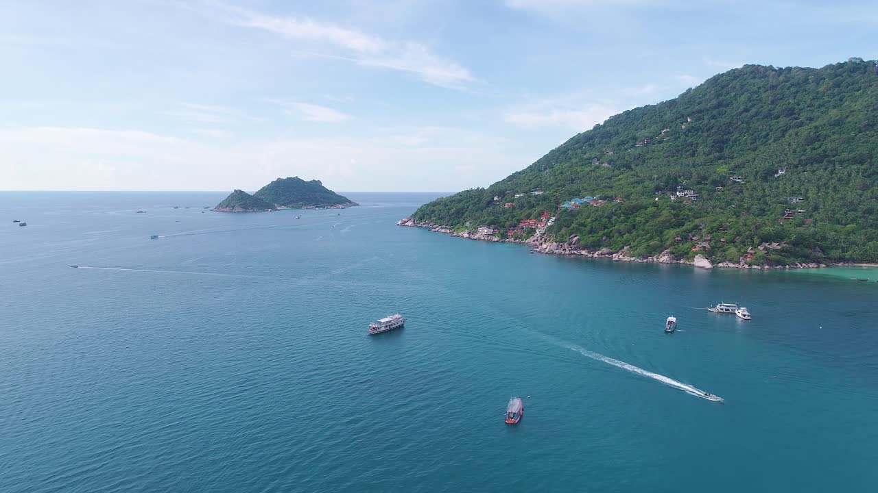 Paesaggio marino panoramico con isole