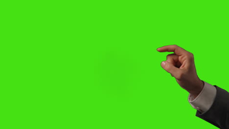 primer plano de la mano del empresario interactuando y haciendo gestos de control al usar la tecnología de realidad virtual contra la pantalla verde 1