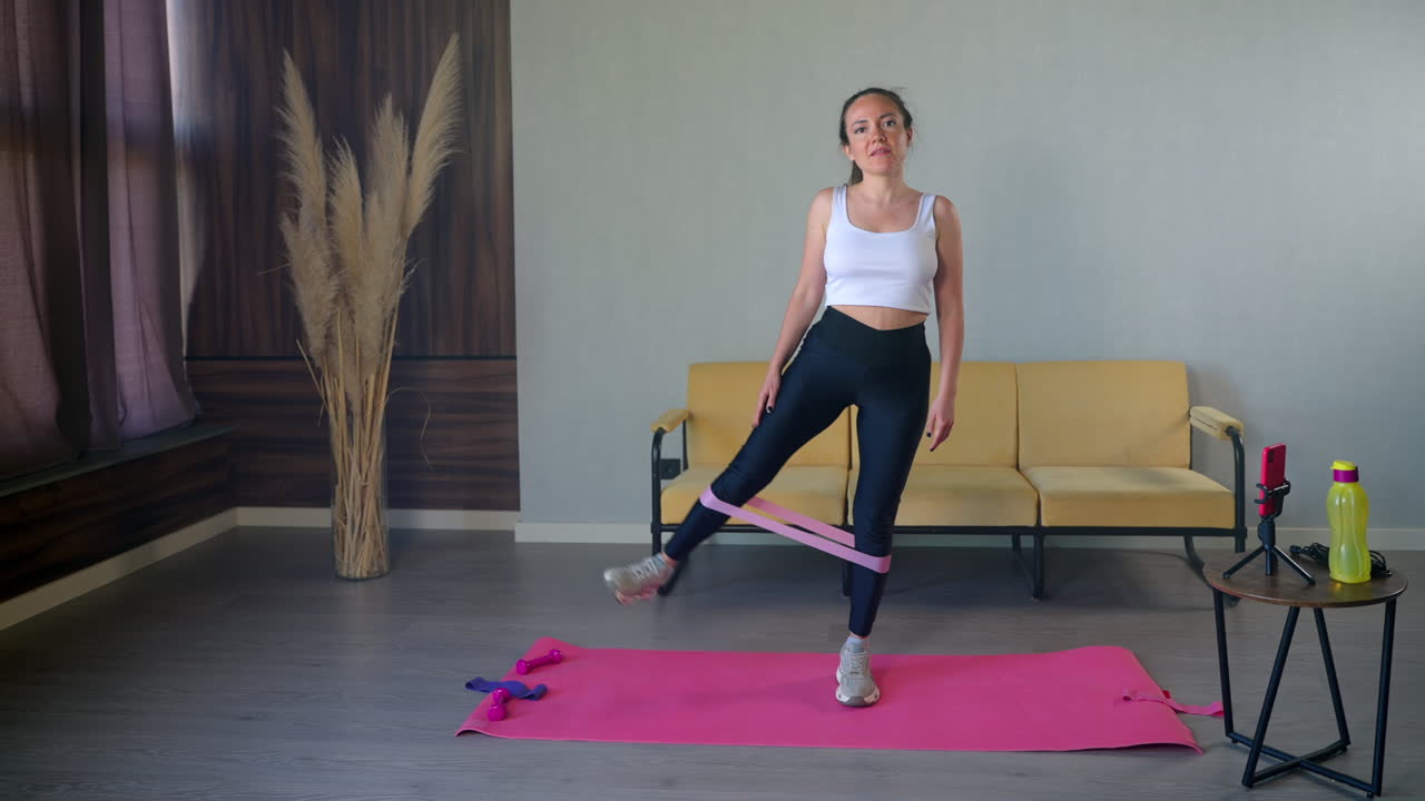 entrenamiento en el hogar con banda de resistencia