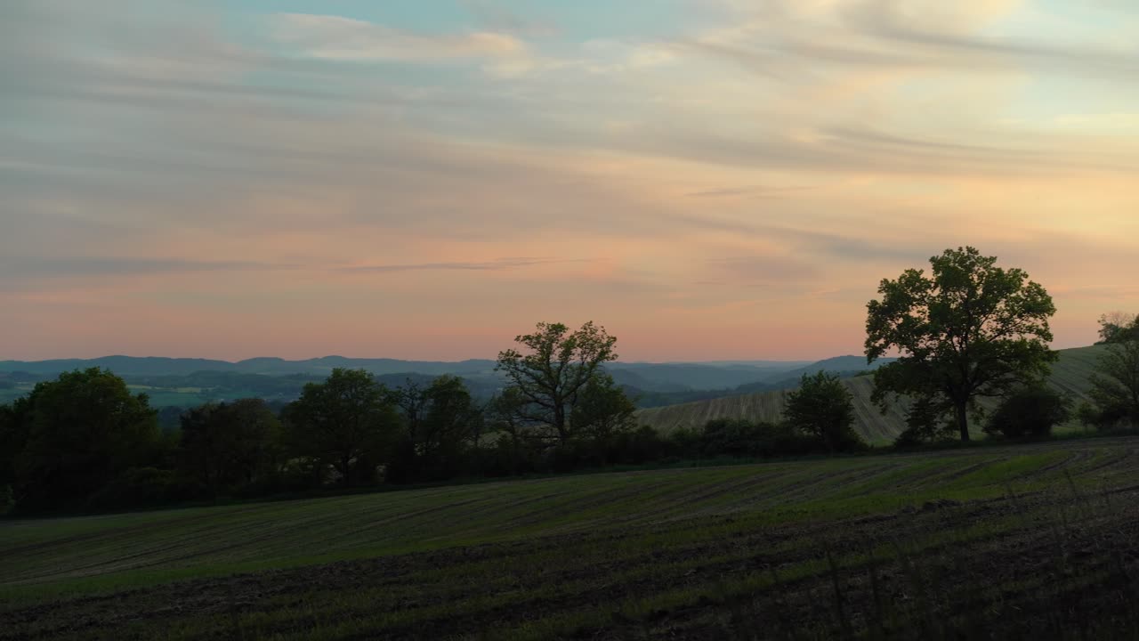 필드에서 황혼에 benesov 근처의 보헤미안 풍경보기, 팬 왼쪽