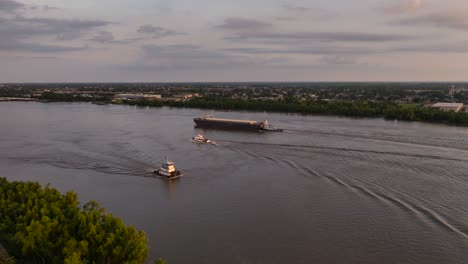 Aerial-view-of-a-busy-Mississippi-River-in-New-Orleans
