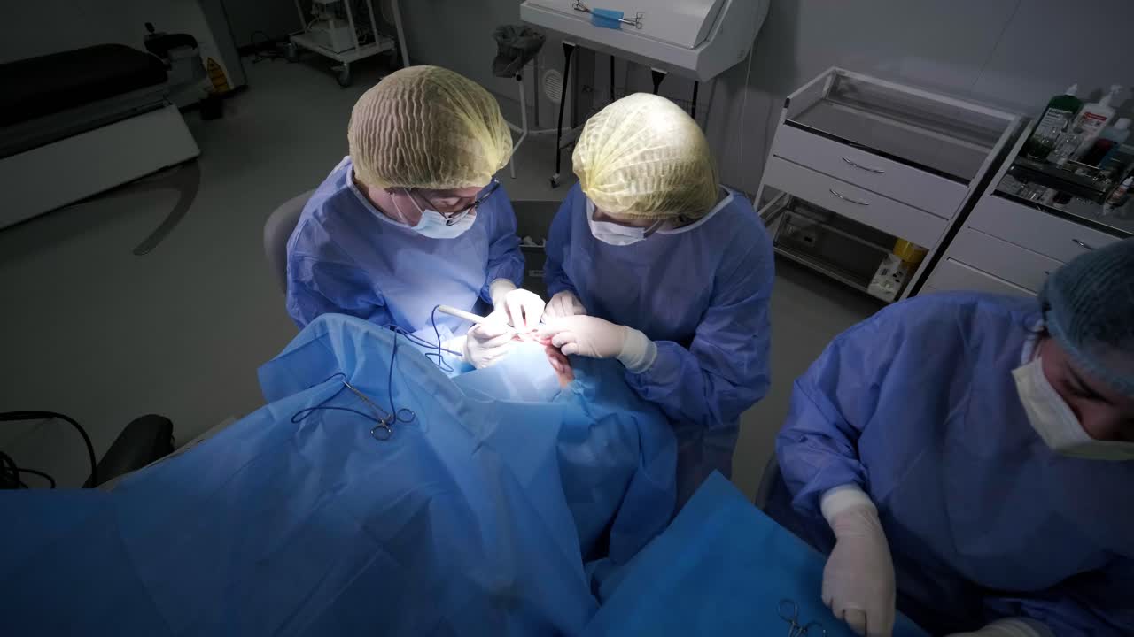 blefaroplastia cirugía plástica operación de rejuvenecimiento, modificación de la región del ojo