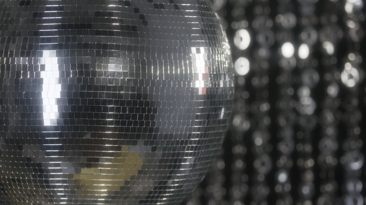 Silver Blur Disco 4K 01