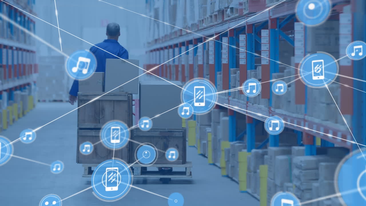 animación de la red de conexiones con iconos sobre el hombre que trabaja en el almacén