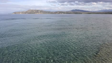 Schweben-Auf-Dem-Wasser-Des-Strandes-Punta-De-Salinas,-In-Bahia-De-Las-Calderas,-Dominikanische-Republik-Bani