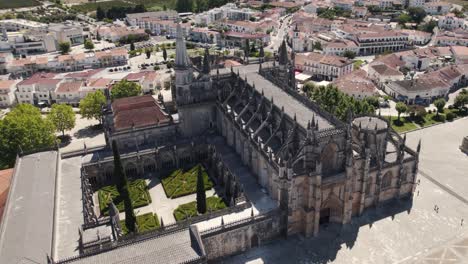 Innenhof-Des-Klosters-Batalha-In-Portugal