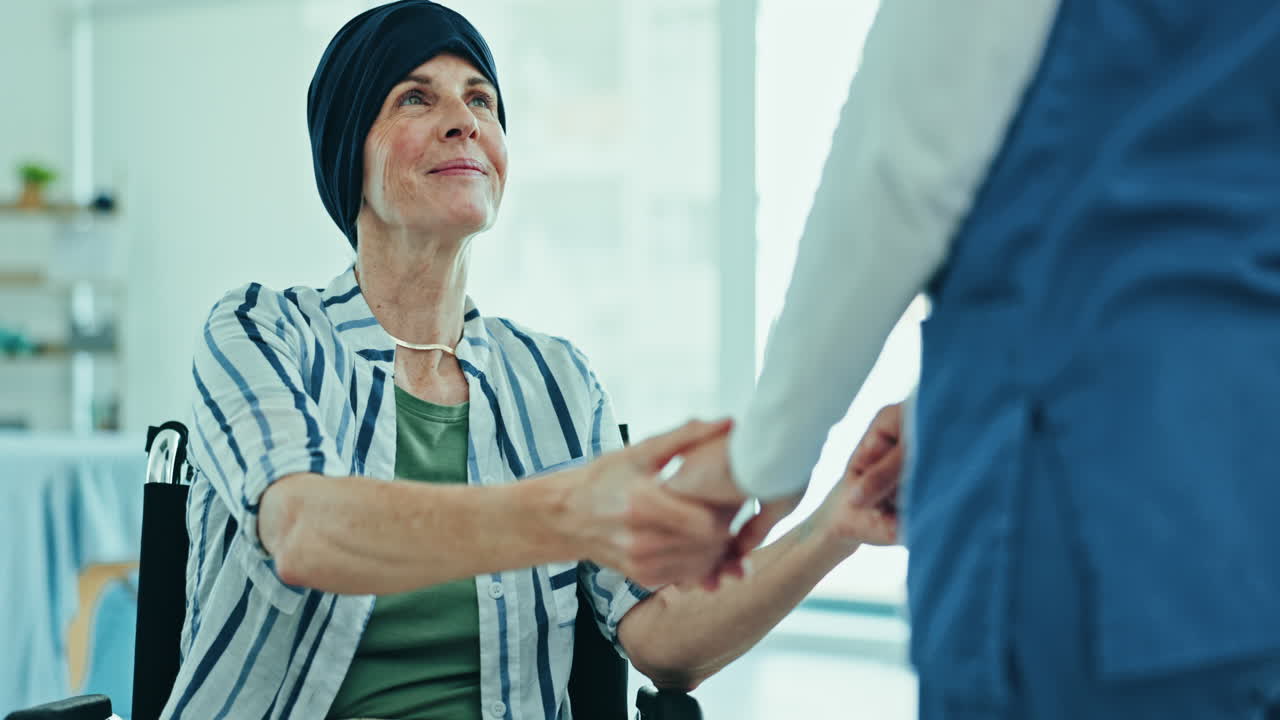 atención médica, comodidad y enfermería con pacientes de edad avanzada