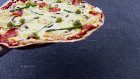 Baked-pizza-with-vegetable-toppings