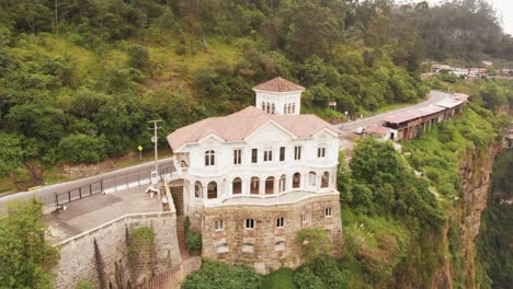 toma aerea de casa museo colombia 4k