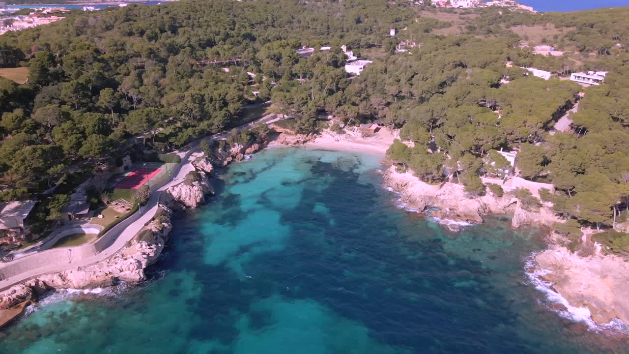 Discover the stunning beauty of Cala Gat, a peaceful beach nestled in Cala Rajada, Mallorca. The clear turquoise waters and lush surroundings create a perfect getaway for relaxation and adventure.