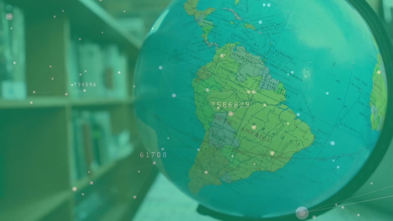 Com a sobreposição de dados surgindo, partículas digitais circulando o globo girando para visualizar o mapeamento em tempo real