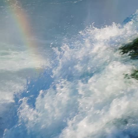 Regenbogen-über-Wasser-An-Einem-Sommertag-Auf-Dem-Niagara-River-1