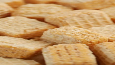 primer plano de galletas cuadradas congeladas