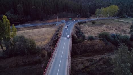 sobrevolando un puente rural con drone en vichuquen chile