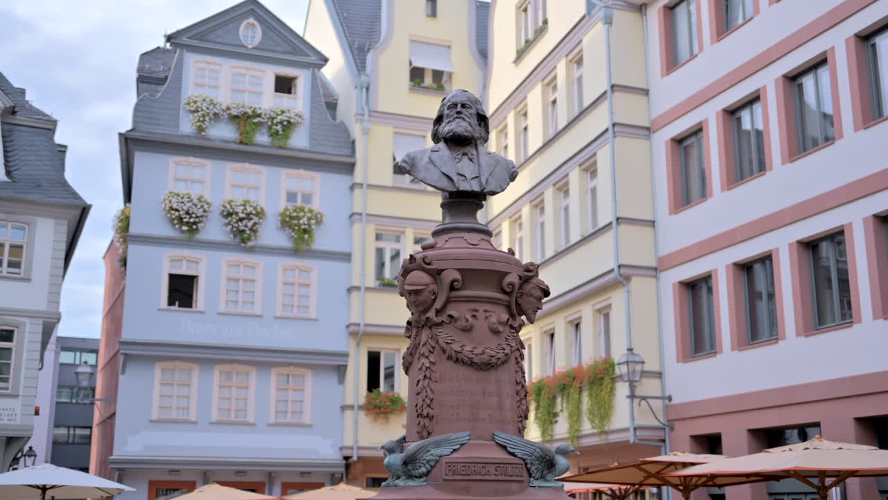 Friedrich Stoltze Brunnen Statue, in Huhnermarkt Square, Frankfurt, Germany