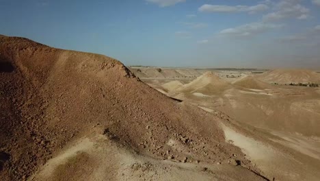 Luftaufnahmen:-Flug-über-Die-Berge-Des-Ramon-Kraters