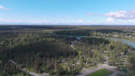 imágenes aéreas del río kenai en soldotna, alaska.