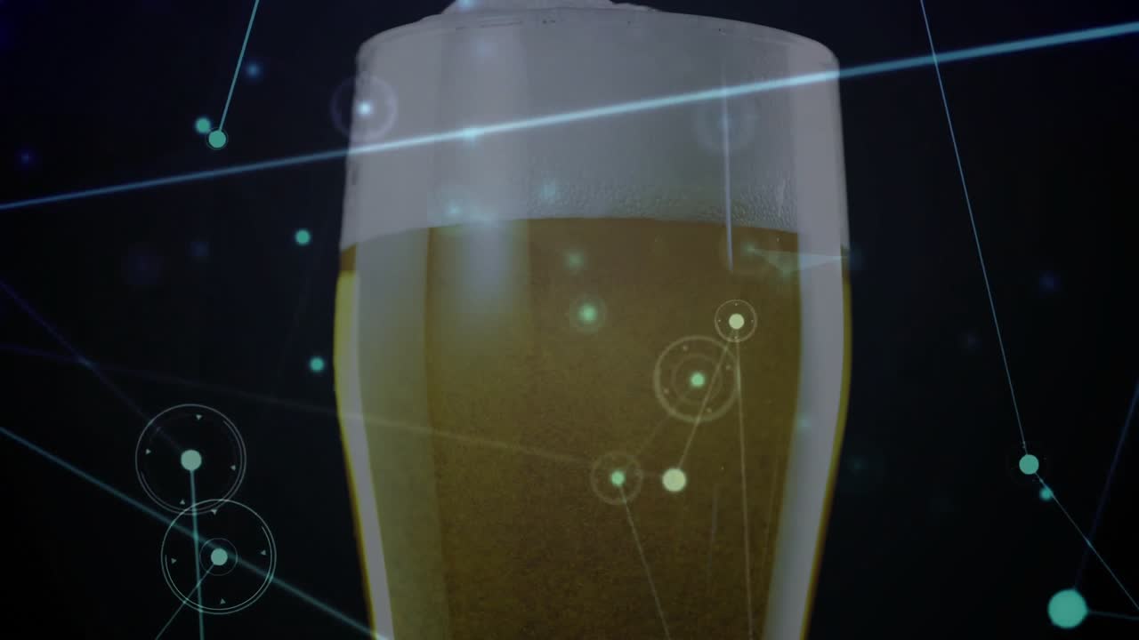 Nodi della rete di riproduzione che fluttuano e pulsano attorno a un boccale di birra con schiuma che sale visualizzando la sovrapposizione