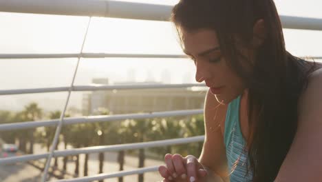 Young-woman-looking-at-her-watch