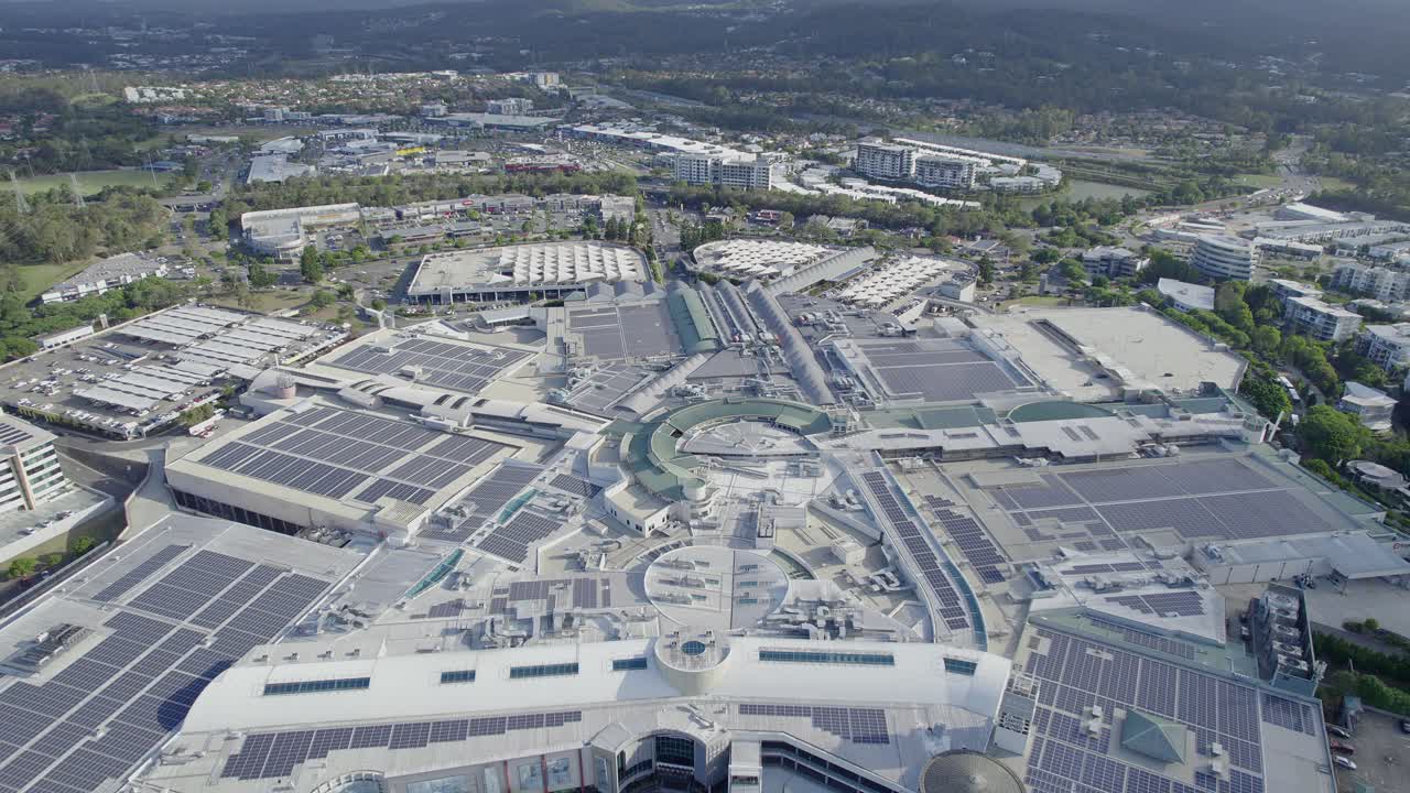 거대한 로비나 타운 센터 - 퀸즐랜드 골드 코스트의 로비나 교외에 있는 주요 소매 및 엔터테인먼트 목적지