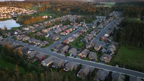 Aerial-shot-tilting-down-overtop-an-upper-class-American-neighborhood-surrounded-by-a-golf-course