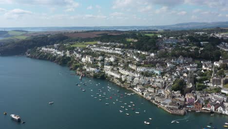 Wide-aerial-pullback-view-of-the-town-of-Fowey,-Located-in-an-Area-Of-Outstanding-Natural-Beauty-in-Southern-Cornwall,-UK