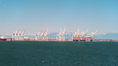 Reibungslos-Und-Sicher:-Massencontainerschiffe-Im-Hafen-Von-Tsawwassen-Festmachen