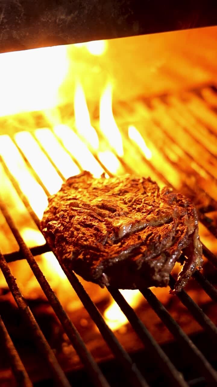 bife grelhado num churrasco