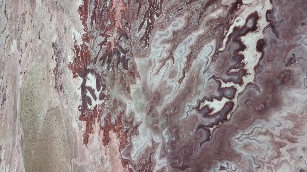 수직 비디오, 행성 지구의 화성 구호에 대한 공중 전망, 미국 유타 사막의 이상한 사암 바위 언덕