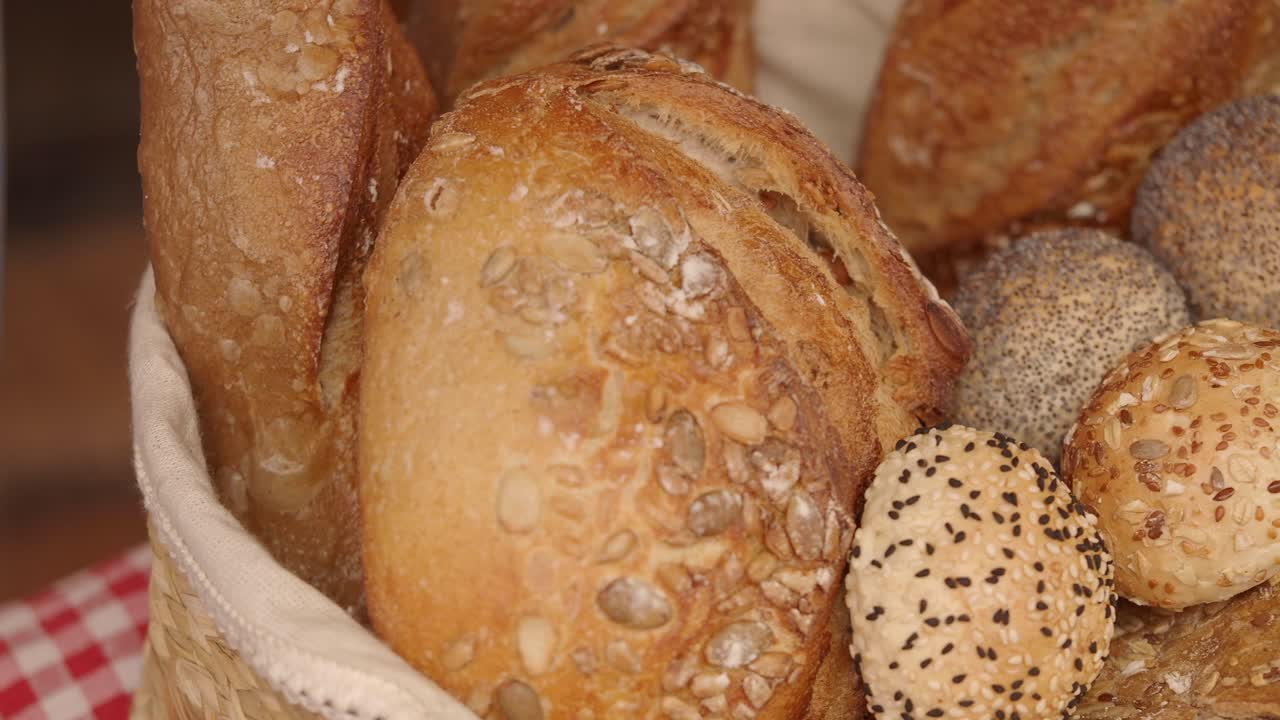ассортимент свежевыпеченного хлеба