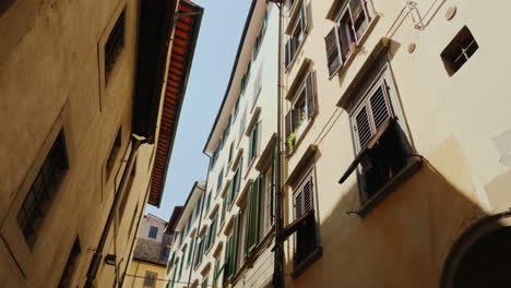 Steadicam-Shot:-Old-Buildings-On-The-Narrow-Street-Of-Florence-In-Italy-The-Historic-Part-Of-The-City