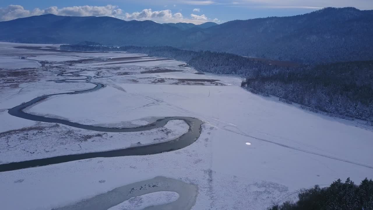 얼어붙은 겨울 강 호수 오버플라이 - 드론 컬렉션 스 비디오
