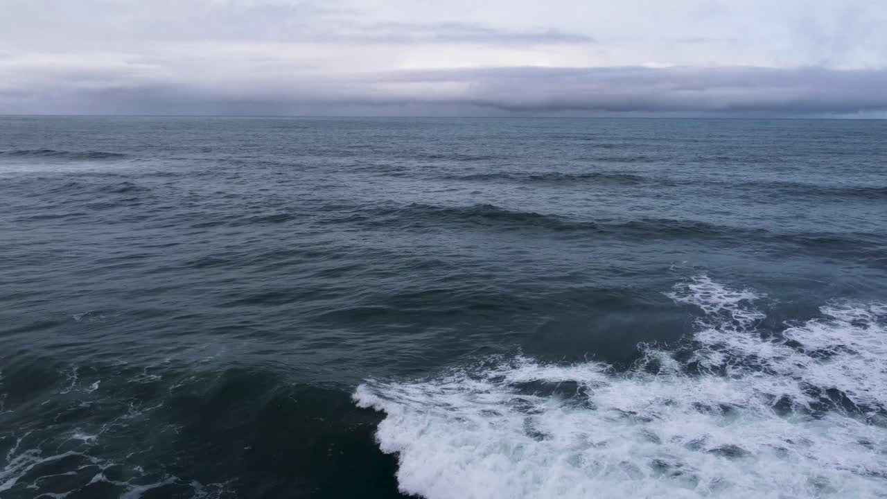DJI FLY Luftfoto af vinterkystlinje